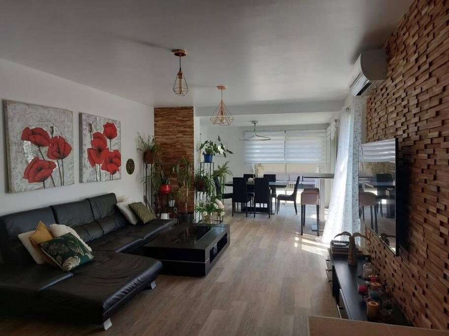 Maison Entiere Redessan Eksteriør bilde